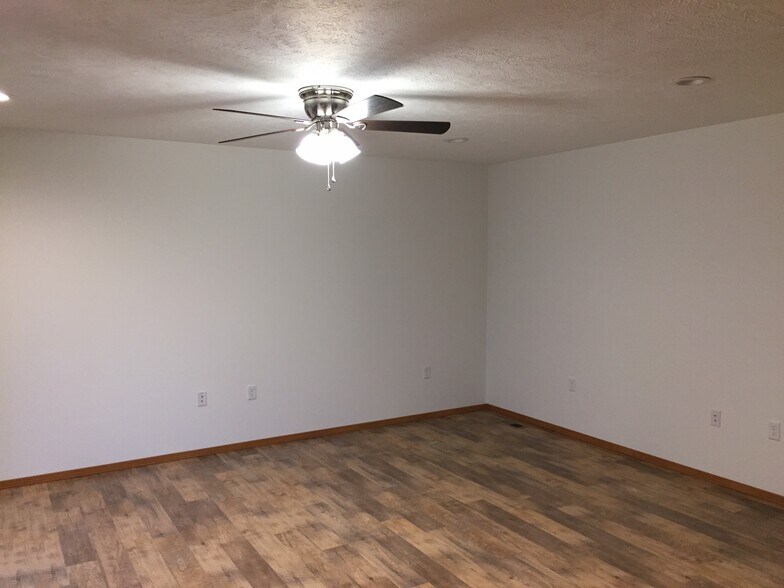 Building Photo - 1122 N Missouri Dr