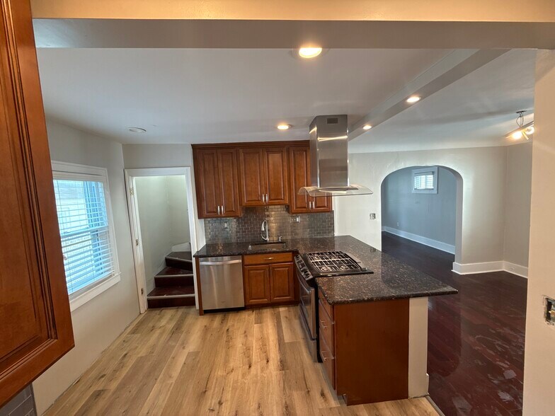 Building Photo - 22114 Rosedale St