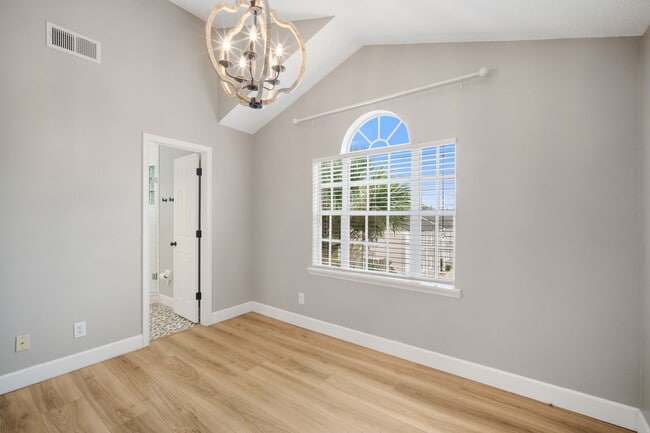 Building Photo - Spacious 2BR/2BA third floor South Tampa c...