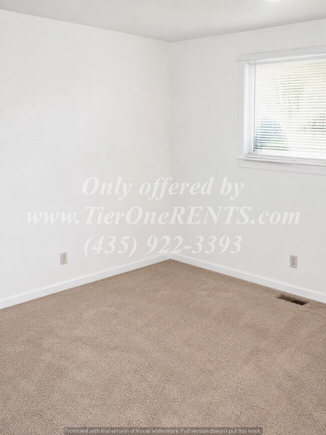 Building Photo - This property offers a NO DEPOSIT option available for qualified renters!