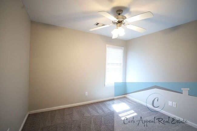 Building Photo - Beautiful 3 bed/ 2 bath home - fireplace, ...