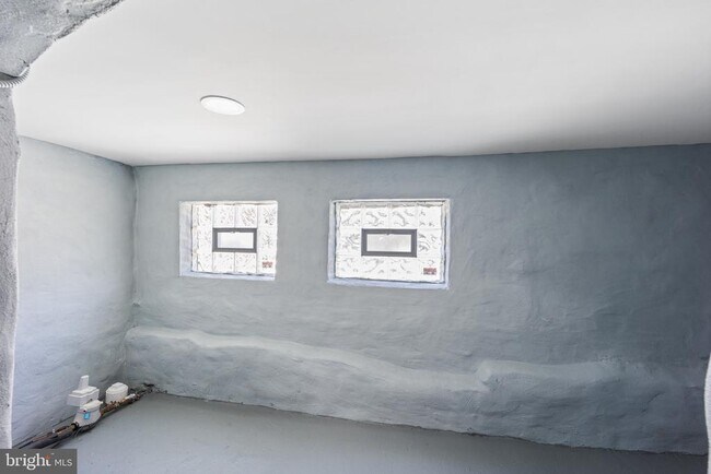 Building Photo - 1310 Narragansett St