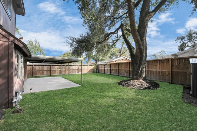 Building Photo - 7530 Echo Pines Dr