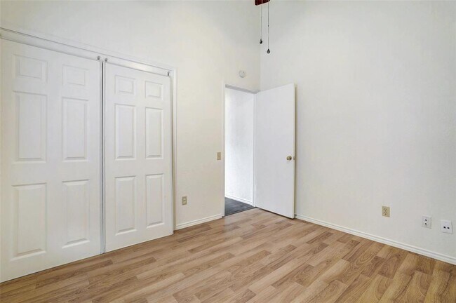 Building Photo - 16304 Kicking Bird Dr