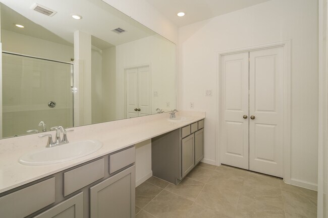 Building Photo - 2513 Seneca Lk Dr