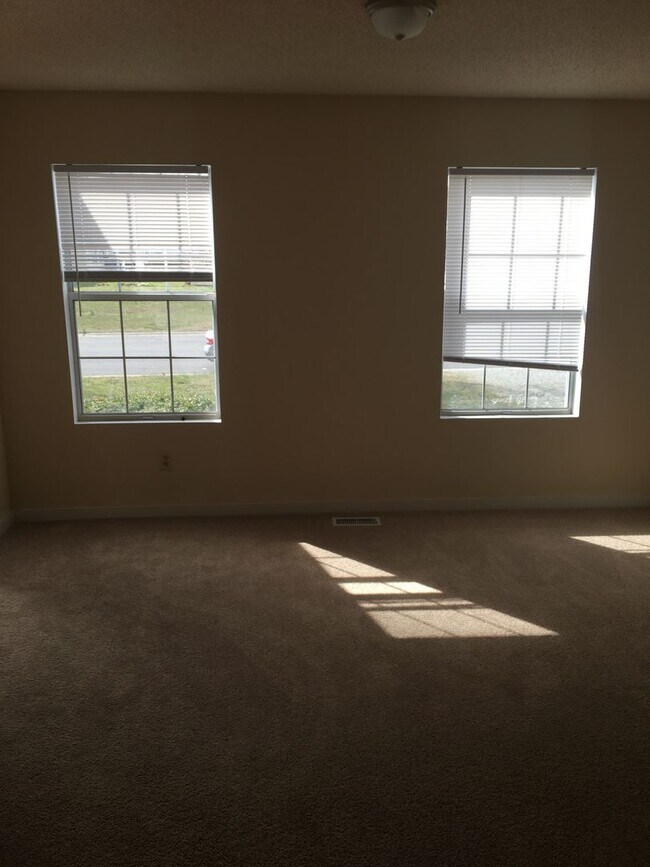 Building Photo - 1616 Fawcett Ln