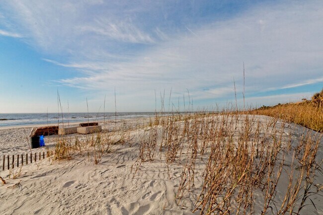 Building Photo - Furnished 2BR/2BA on Hilton Head - Hilton Head Resort Community - Available Now