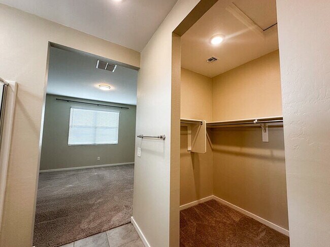 Building Photo - 40523 W Shaver Dr