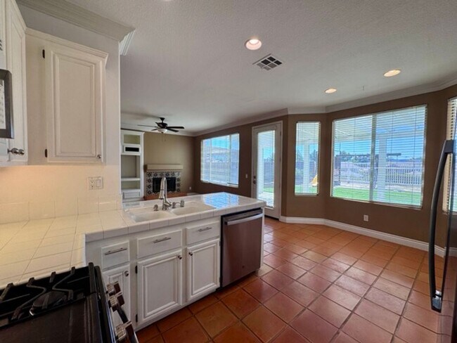 Building Photo - Beautiful 4 Bedroom + Office Home for Lease