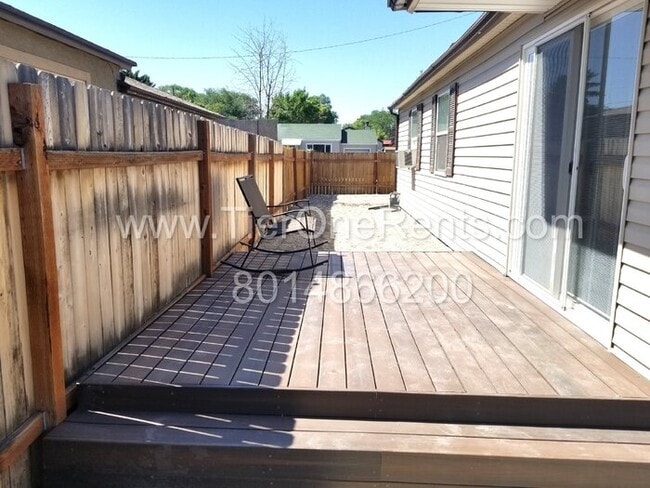 Building Photo - This property offers a NO DEPOSIT option a...
