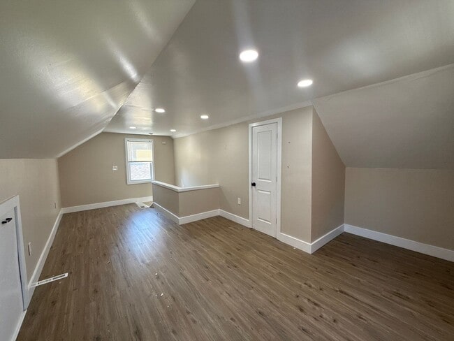 Building Photo - Freshly Renovated 3-Bedroom Home – Quality...