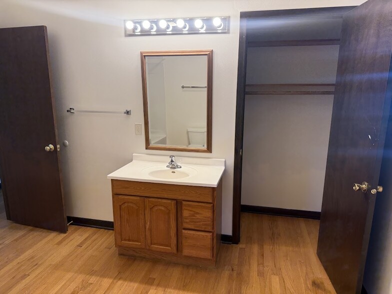 Building Photo - 299 Park St