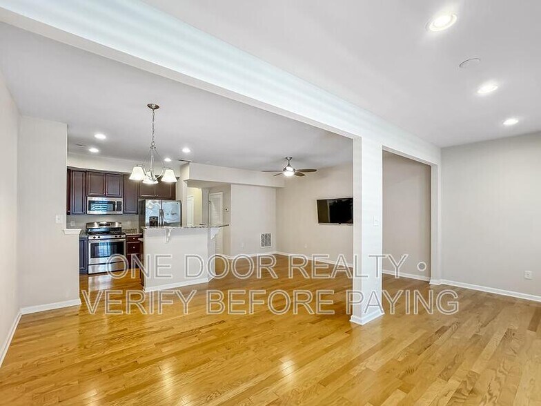 Building Photo - 402 Lewis Burwell Pl