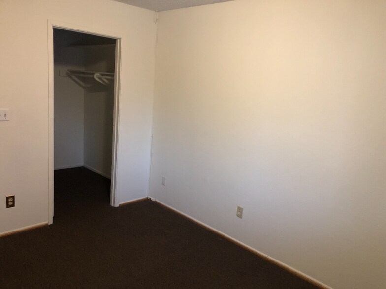 Building Photo - 1006 W Calle Del Sol