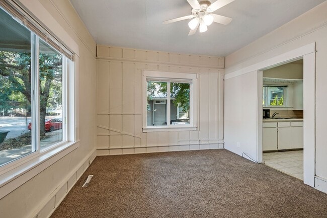 Building Photo - Move In Special! 3 Bedroom House Across from Chico State and WREC!