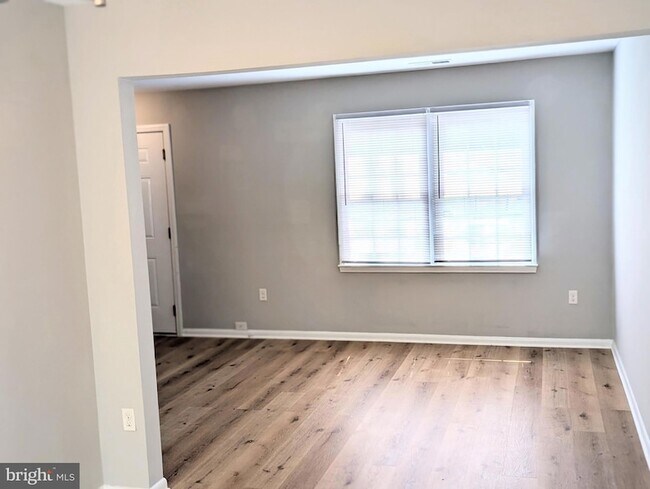 Building Photo - 4164 Hamlin Ct