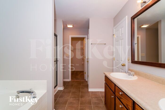 Building Photo - 5921 Sable Dr