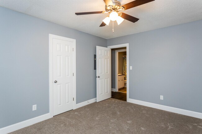 Building Photo - 1719 Centre St W