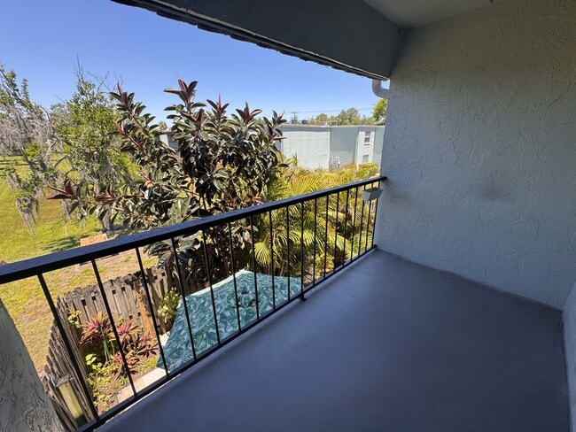 Building Photo - 2850 Somerset Park Dr