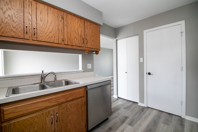 Building Photo - 16430 Teton Dr