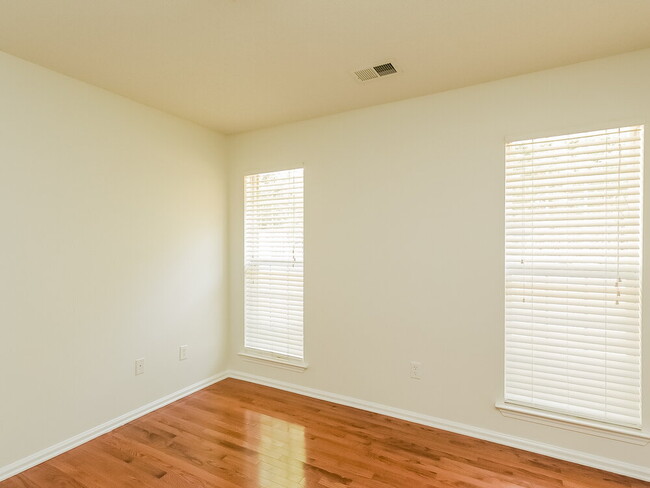 Building Photo - 6876 White Hawk Ln