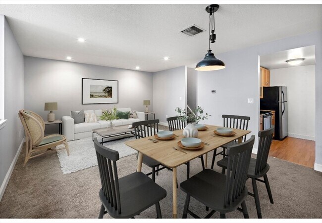 Building Photo - 201 Thorndike St