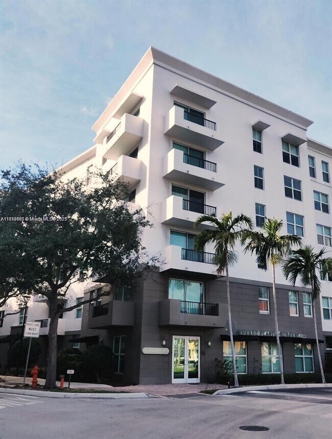 Building Photo - 2421 NE 65th St