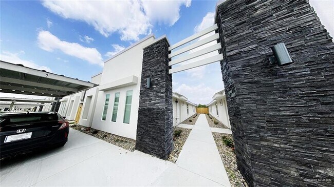 Primary Photo - 7 Summerland Ln