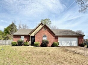 Building Photo - 3 Bedroom 2 Bath In Southaven