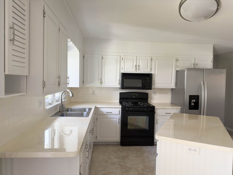 Building Photo - 837 Martin Ave