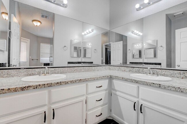 Building Photo - 2205 Riderwood Ave