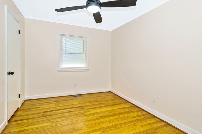 Building Photo - 1510 Crescent Dr