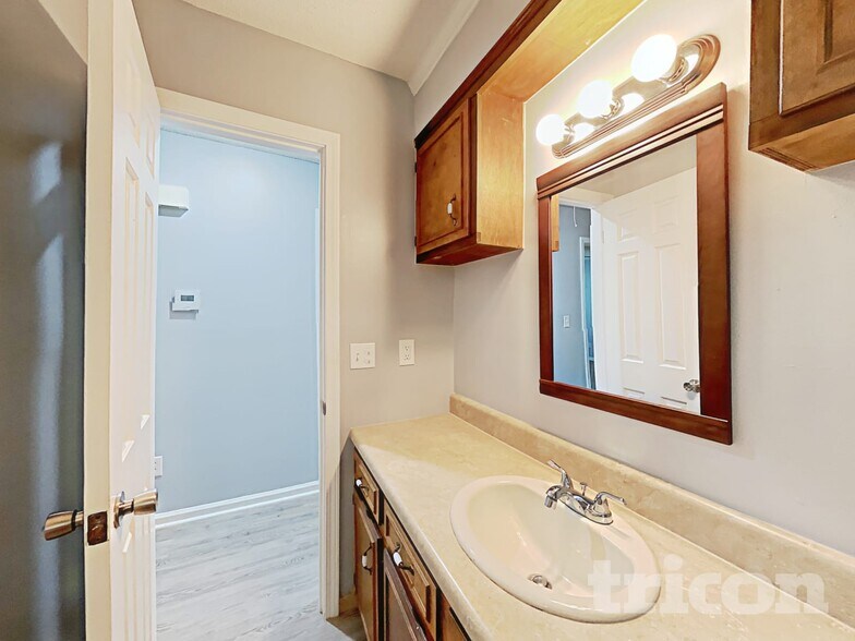 Building Photo - 308 Kenton Dr