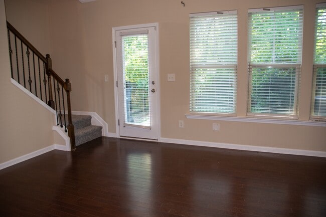 Building Photo - 122 Tuftin Dr