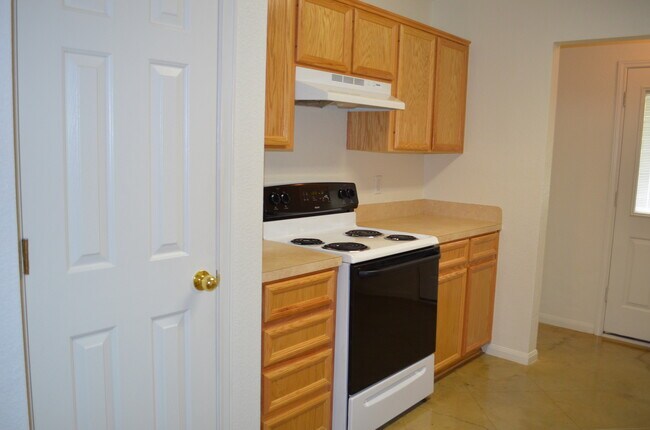 Building Photo - 928 Rosewood Dr