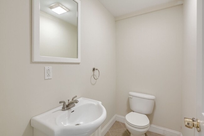 Building Photo - Four Bed Point Breeze Home