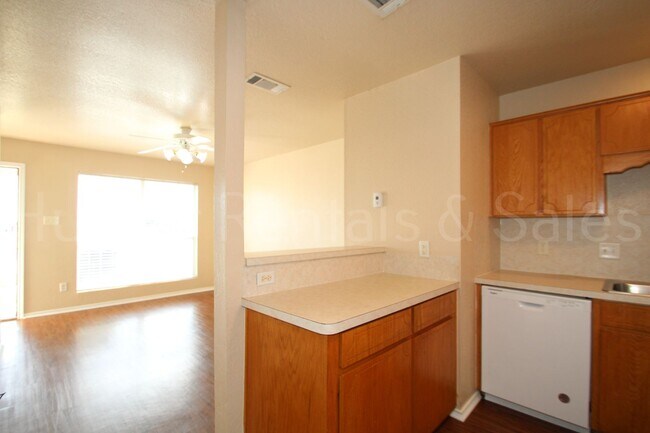 Building Photo - 3904 Gus Dr