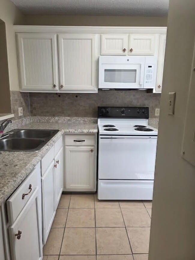 Building Photo - CHARMING CONDO READY FOR OCCUPANCY!