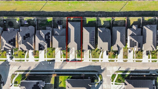 Building Photo - 24654 Greenwood Bay Dr