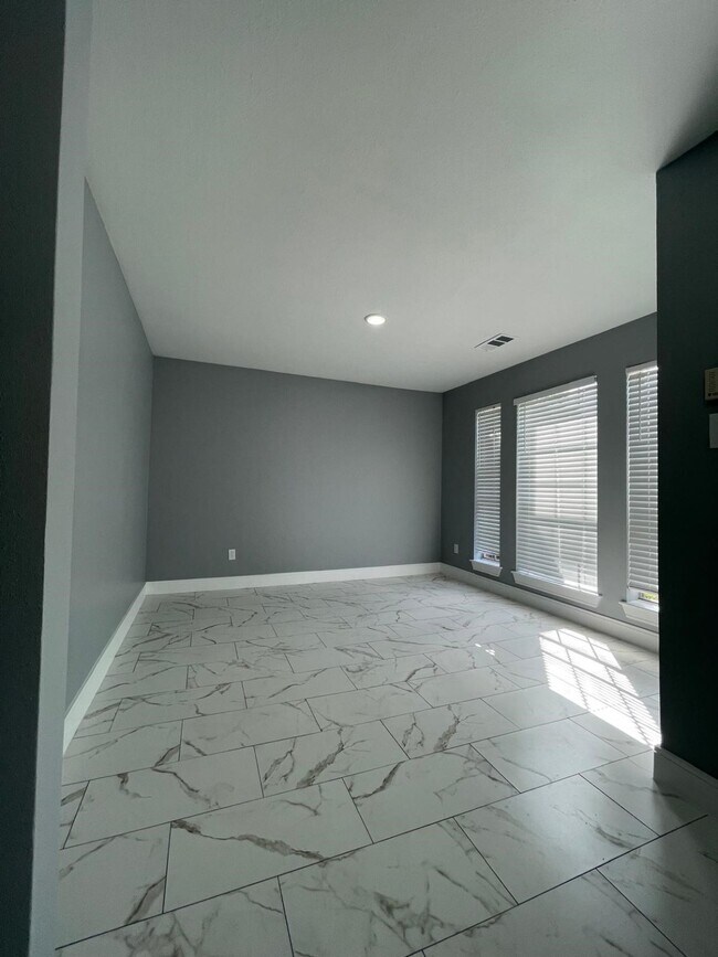 Building Photo - 711 Chaseway Dr