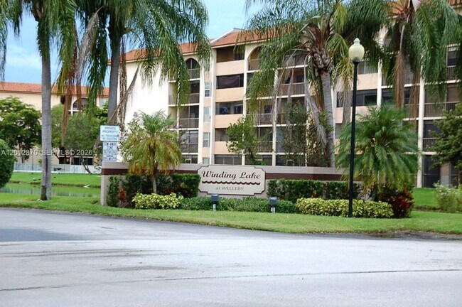 Building Photo - 10025 Winding Lake Rd