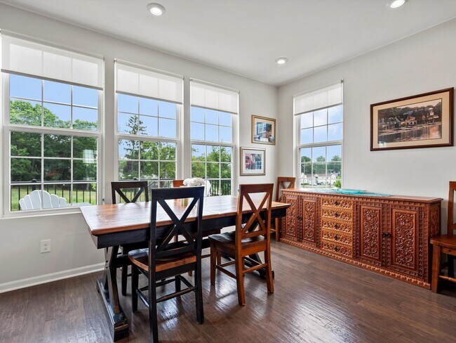 Building Photo - 202 N Sydney Ct