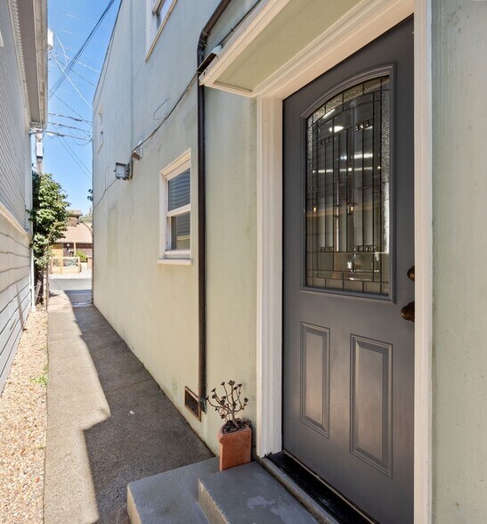 Building Photo - 1626 Kains Ave