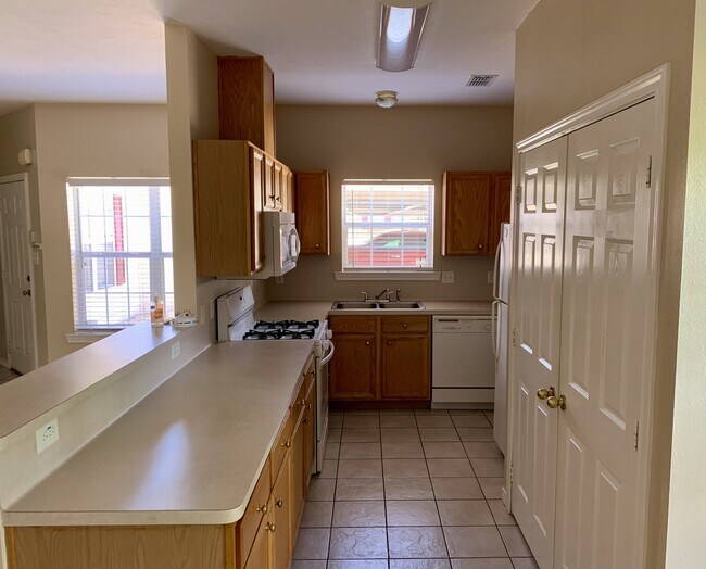 Building Photo - 612 Townplace Dr