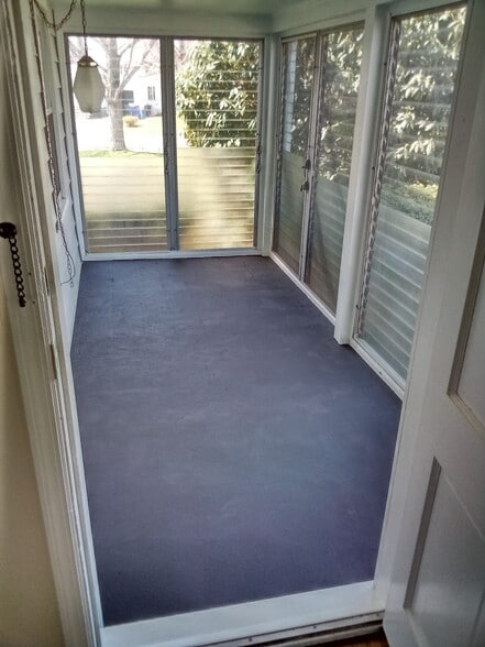 Three Season Porch - 207 Sunflower Ave