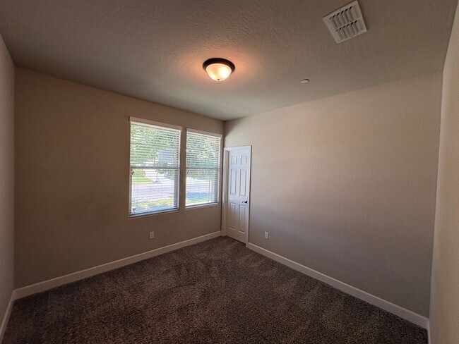 Building Photo - Lovely SE Tulare available now!