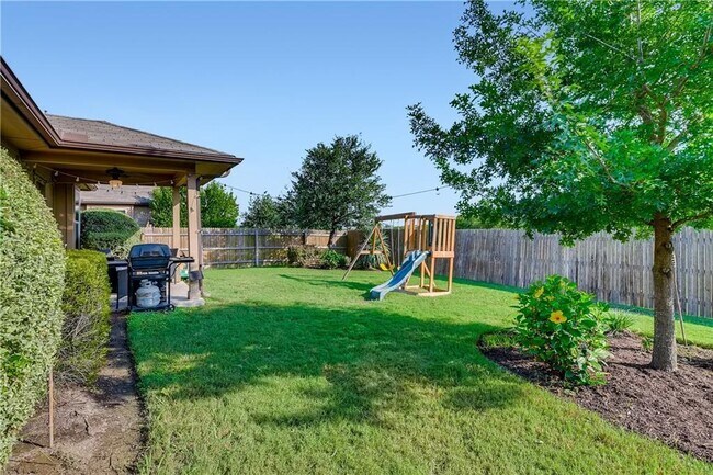Building Photo - 221 Purple Martin Ave