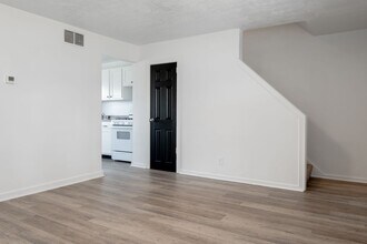 Building Photo - Scenic Hills Homes -3BR Townhouse – Reduce...