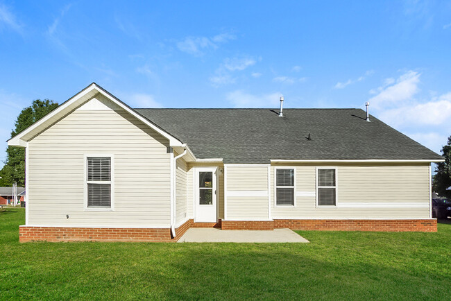 Building Photo - 3 Bedroom Huntsville Home