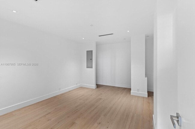 Building Photo - 251 Crandon Blvd